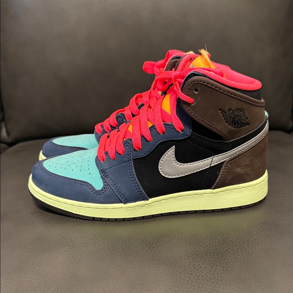 Nike High-Top Sneaker in Teal, Navy & Hot Pink